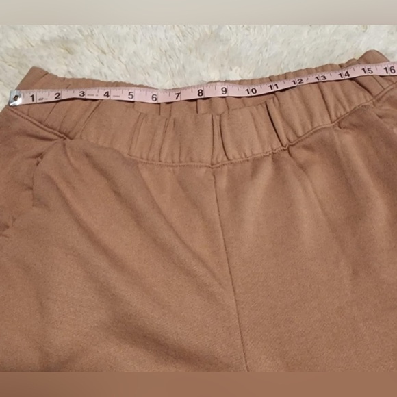 A NEW DAY Camel Oversized Sweatpant Waist and Ankles 2 side pockets Sz Large EUC - Picture 3 of 8
